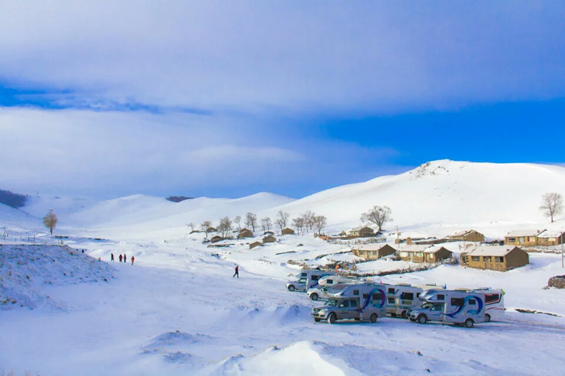 踏雪前行，房車也能雪地越野