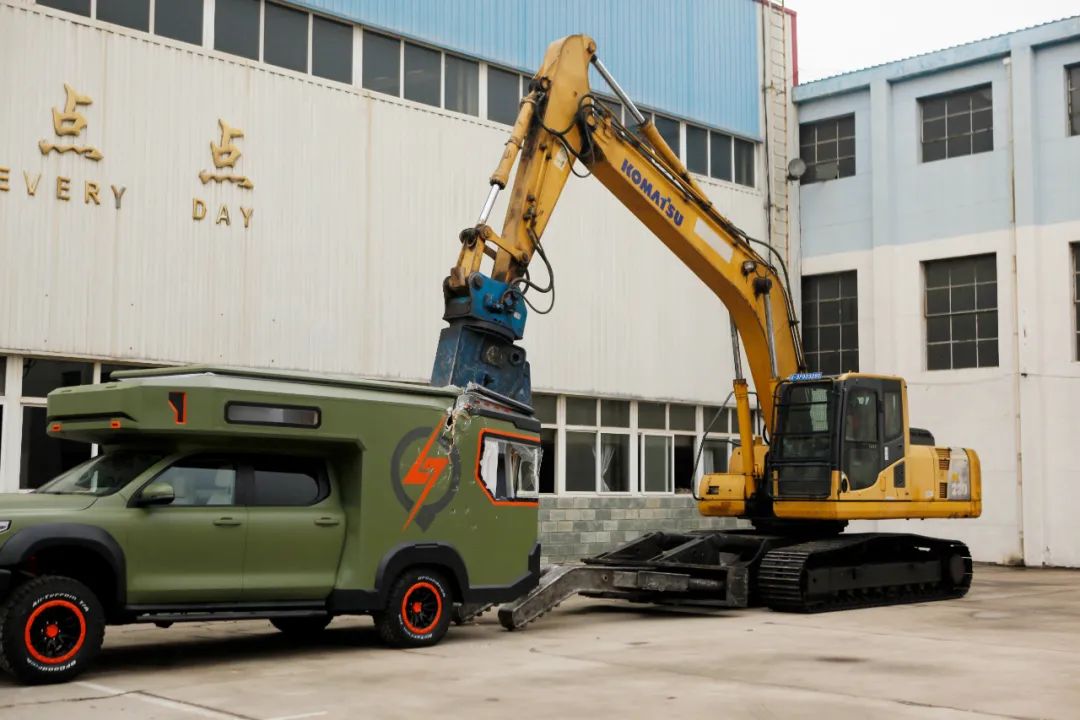 砸掉山海炮旅居車，覽眾房車究竟在搞什么？